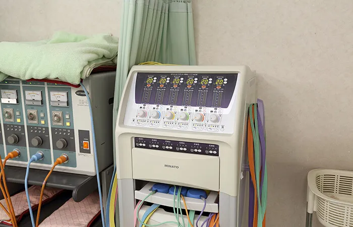 干渉波施術器